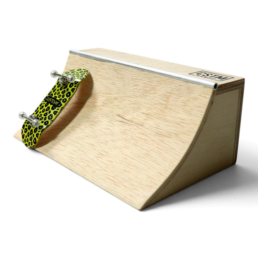 CSTM Ramps Fingerboard Quarter Pipe
